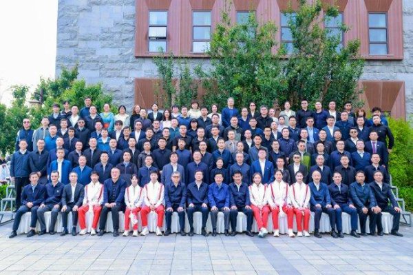 奥运冠军巡回宣讲团与北京市援藏干部碰头会举行