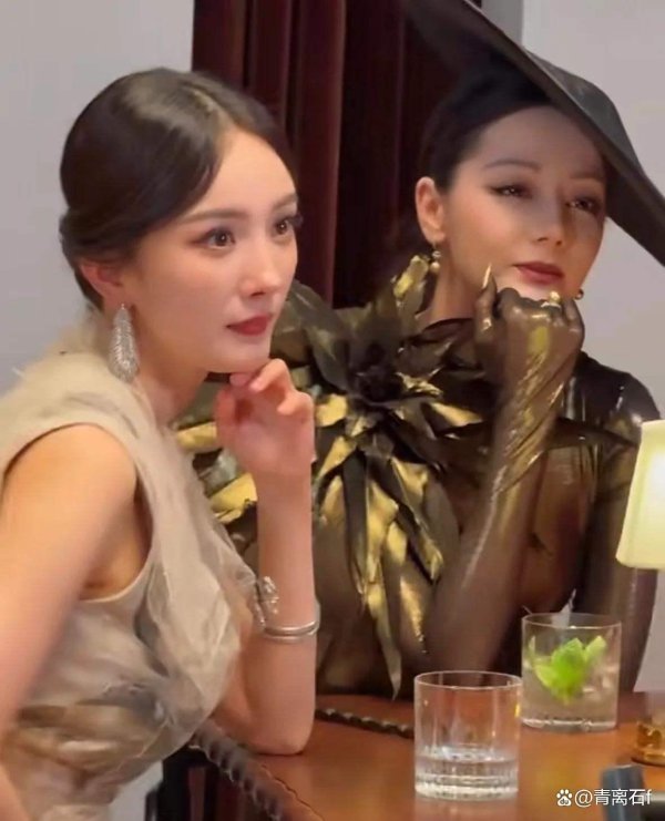 W盛典幕后即是“名利场”！看谁受捧、谁抢风头，明星神思揭秘