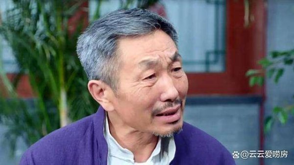 56岁王菲慨叹：贫苦养大唇腭裂儿子李嫣，如今她早已为李亚鹏添荣光